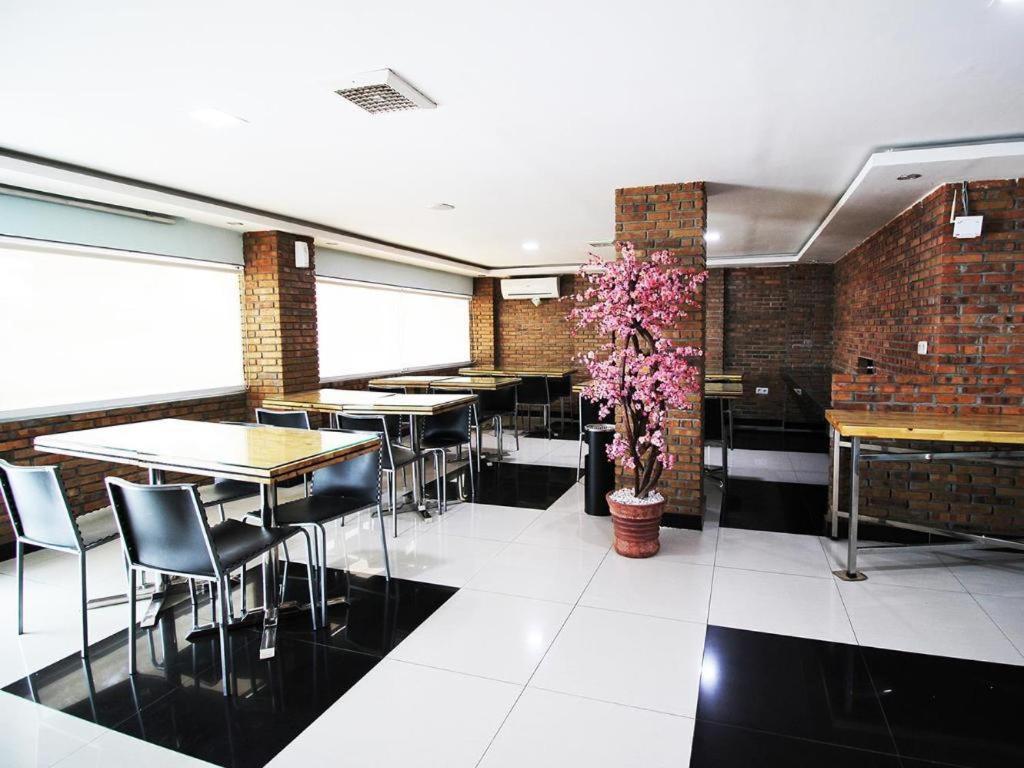 Amaliun Hotel Medan Exterior foto