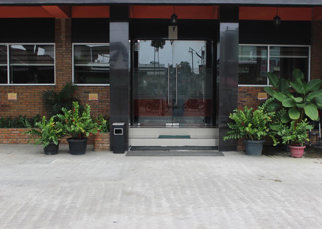 Amaliun Hotel Medan Exterior foto