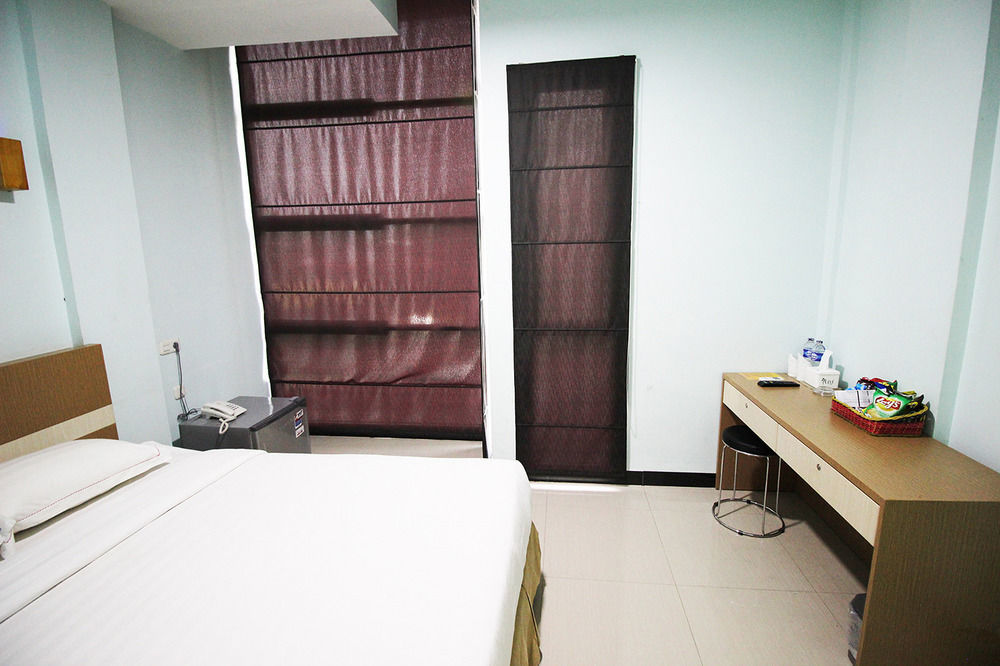 Amaliun Hotel Medan Exterior foto